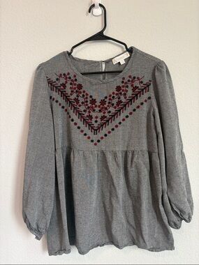 Suzanne Betro Gray Weekend Top with embroidered details XL